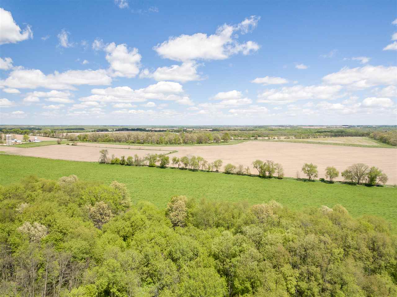 10201 North Campbell Road Durand, IL 61024 - Photo 6 of 20 a view of an ocean and beach