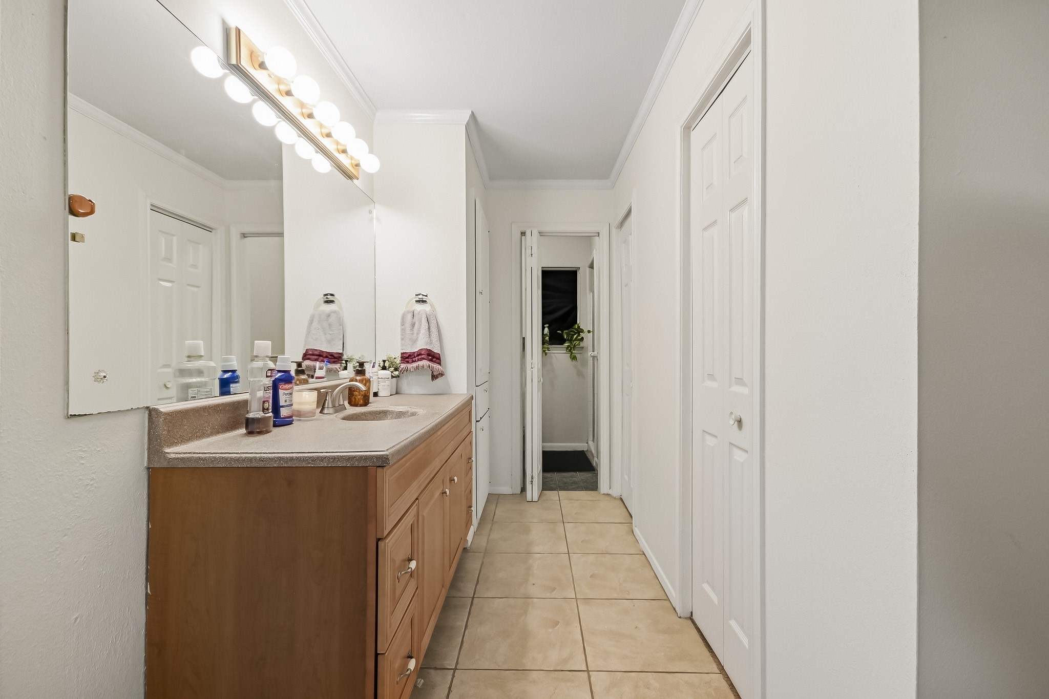 4812 Mistletoe Road Pasadena, TX 77505 - Photo 14 of 23 Primary bathroom
