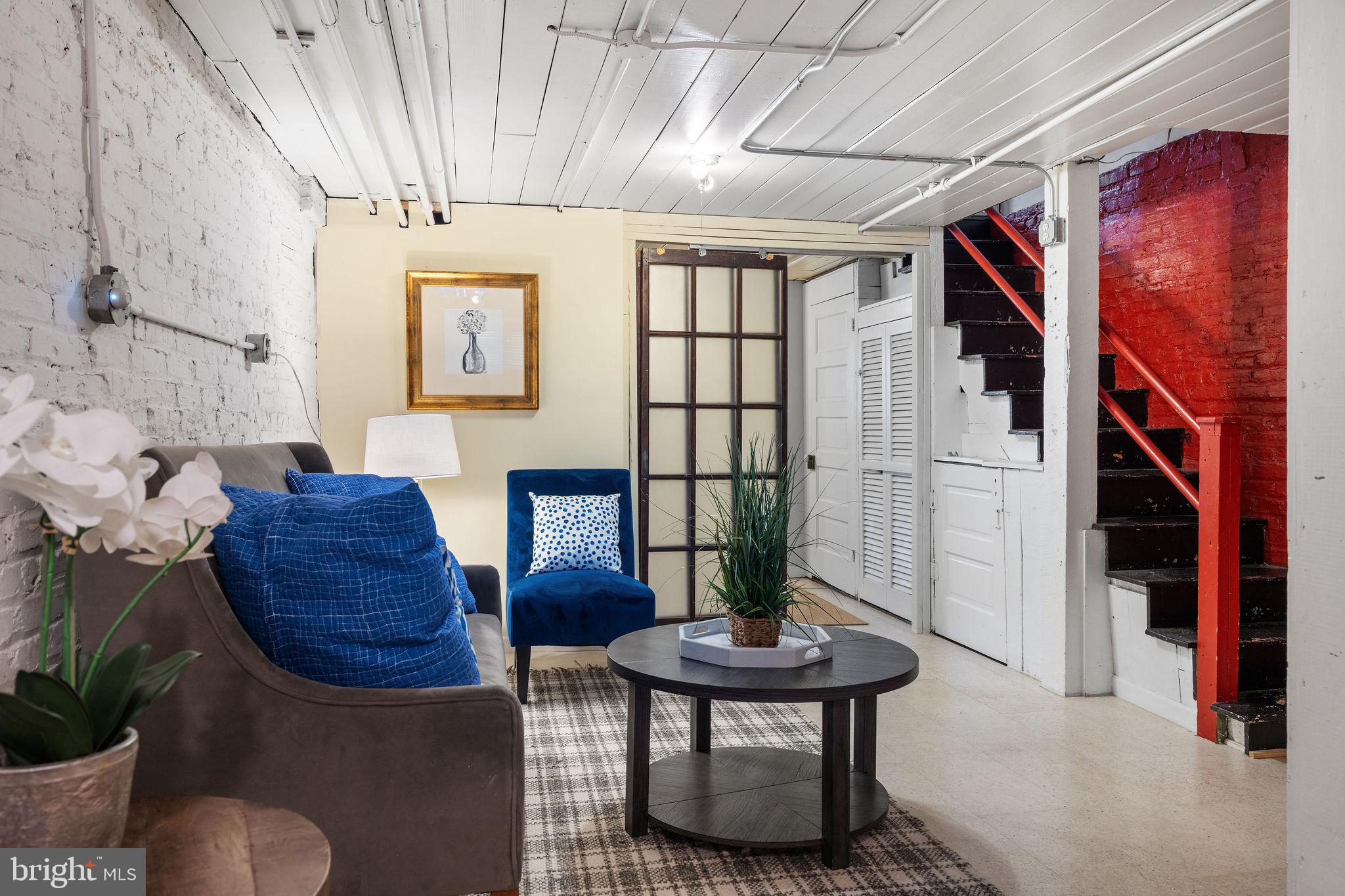 4148 Falls Road Baltimore, MD 21211 - Photo 27 of 37 a living room with furniture and a potted plant