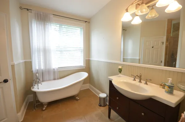 $2,900 | 2204 Altoona Drive, Tallahassee, FL 32309