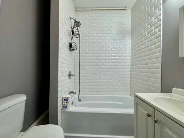 $1,700 | 1102 East Main Street, Unit 1, Bridgeport, CT 06608