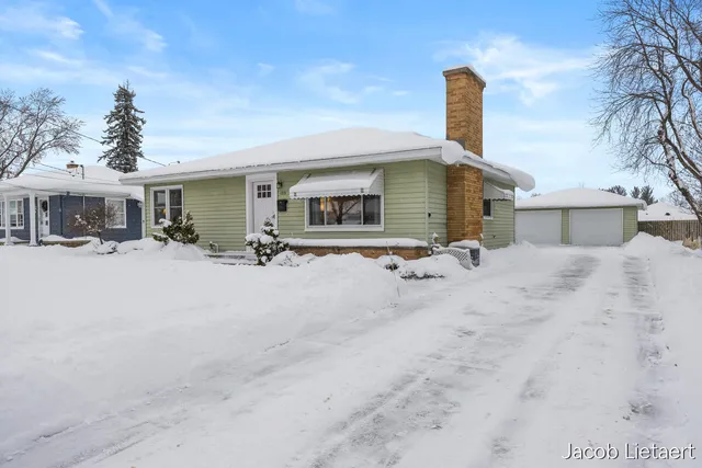 $324,900 | 1331 Ellsmere Street Northeast, Grand Rapids, MI 49505