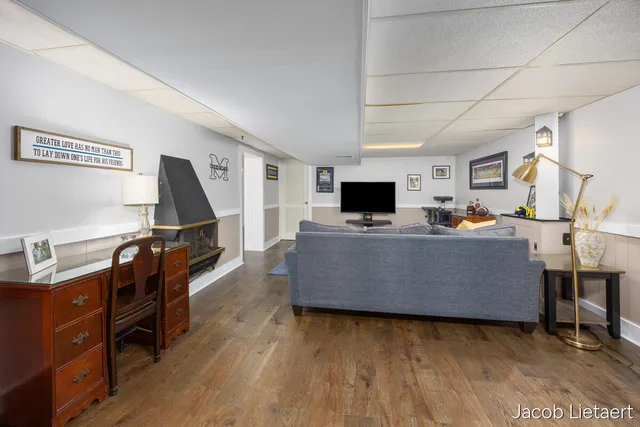 $324,900 | 1331 Ellsmere Street Northeast, Grand Rapids, MI 49505