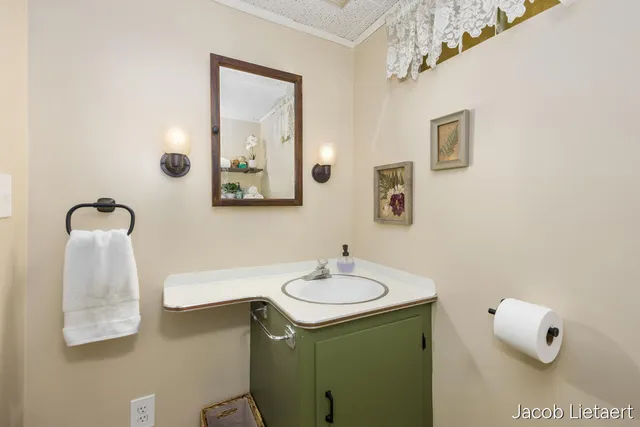 $324,900 | 1331 Ellsmere Street Northeast, Grand Rapids, MI 49505