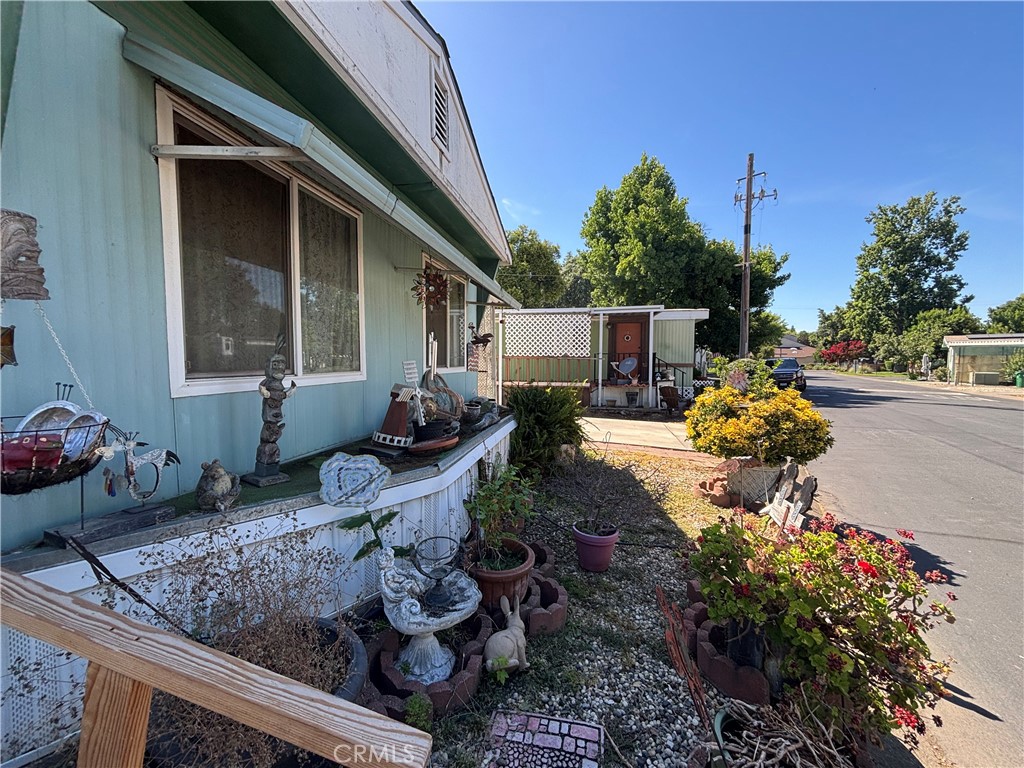 567 East Lassen, Unit 206 Chico, CA 95973 - Photo 25 of 28 Front Flower Bed