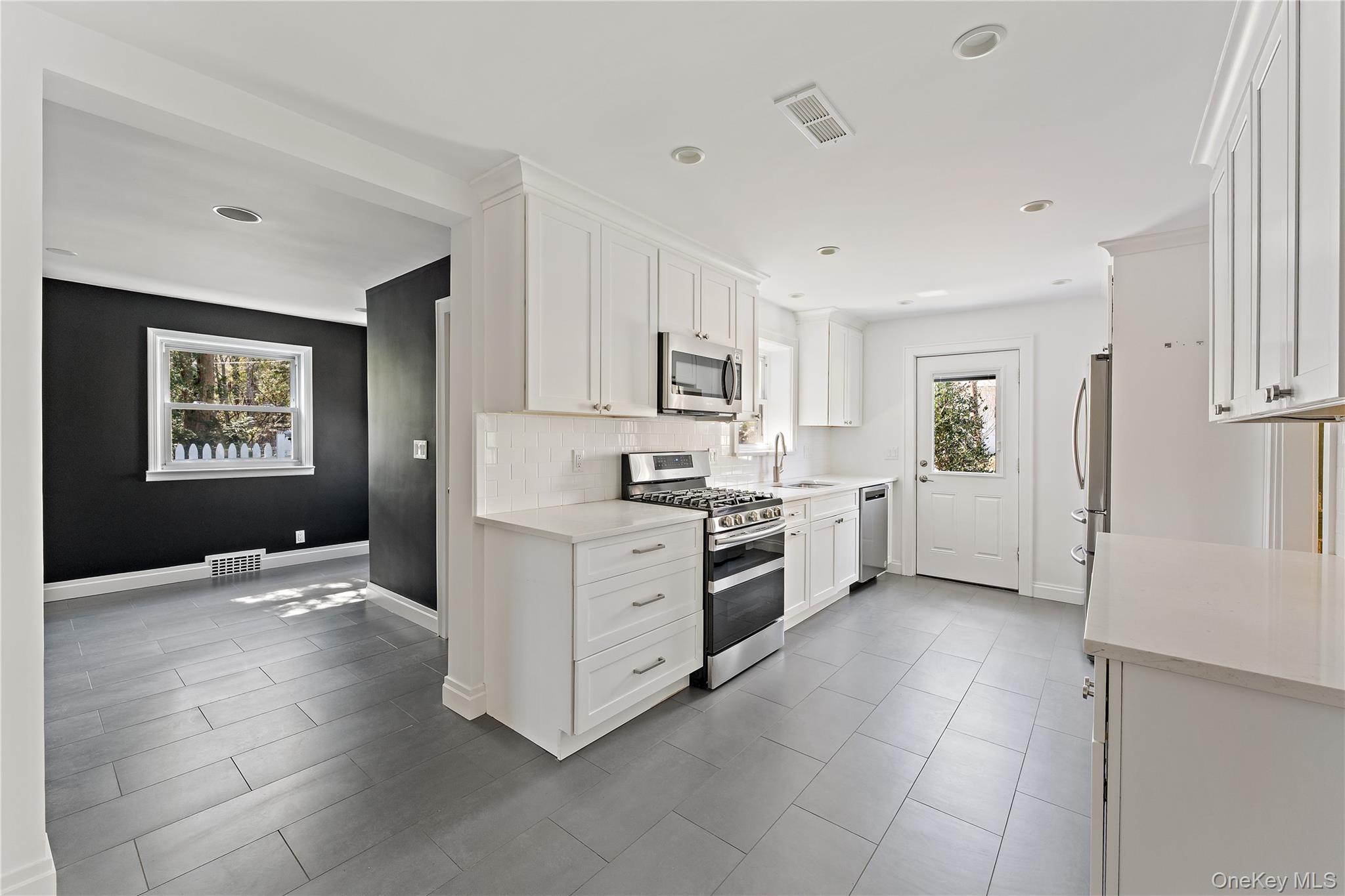 18 Wellyn Road Bronxville, NY 10708 - Photo 9 of 27