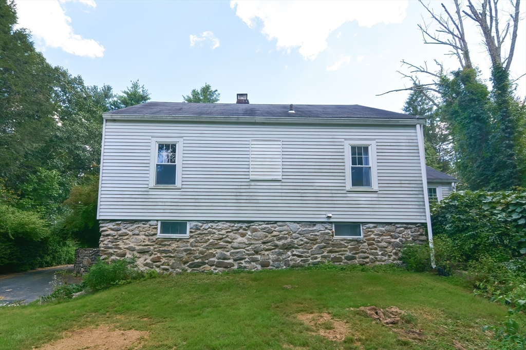 242 Breakneck Road Southbridge, MA 01550 - Photo 4 of 31 a view of a house with a yard