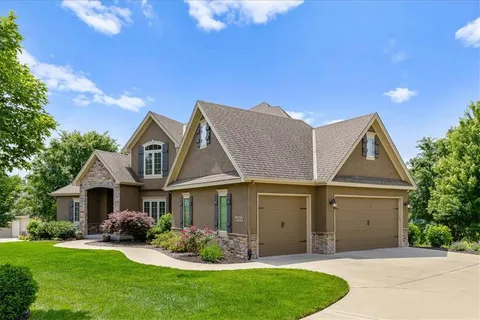 $950,000 | 11775 Northwest 81 Street, Parkville, MO 64152