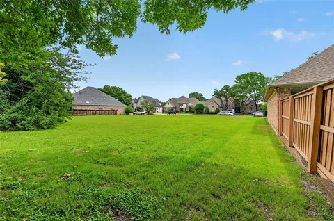 a view of an house with backyard space and garden