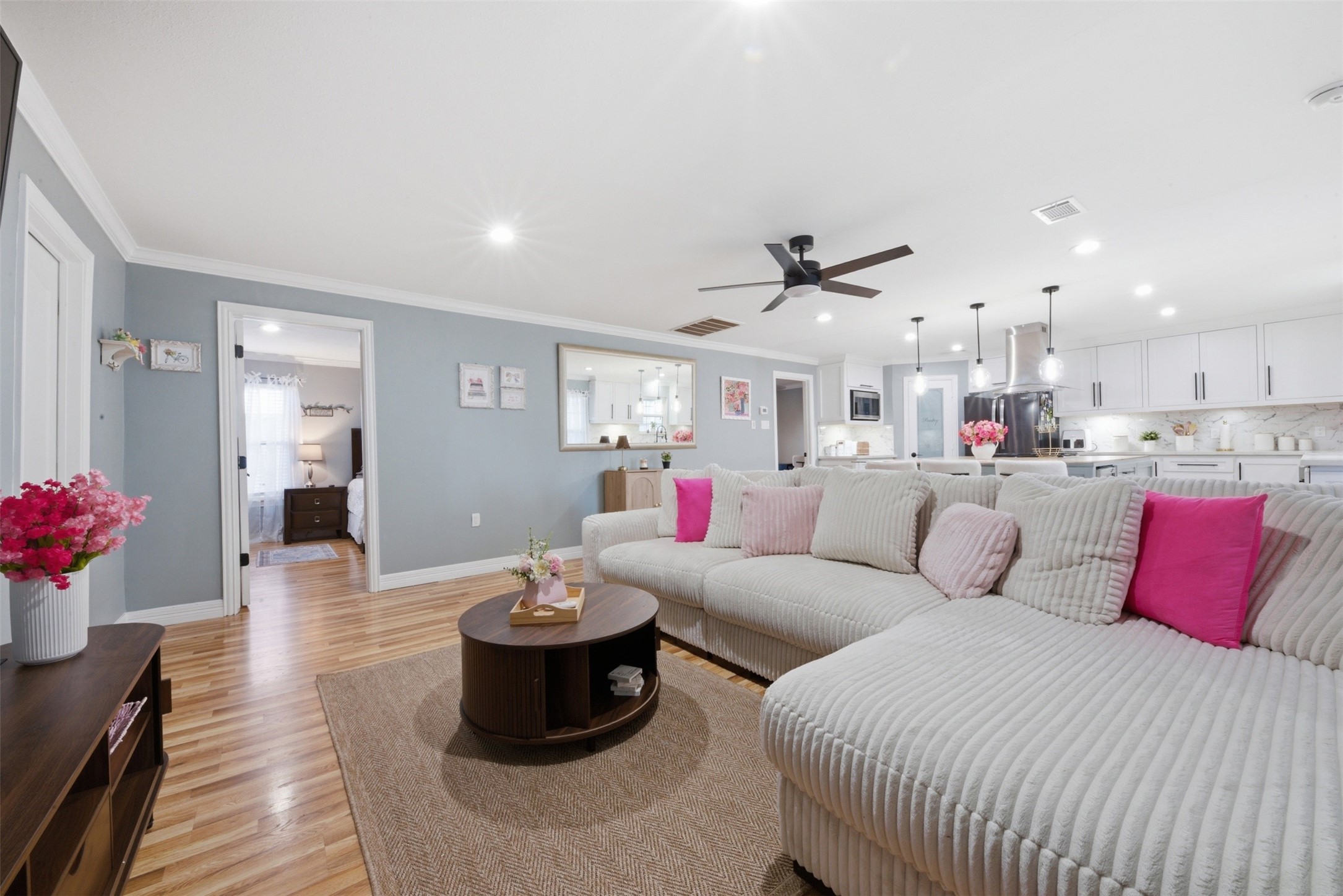 321 Reid Street Houston, TX 77022 - Photo 9 of 45