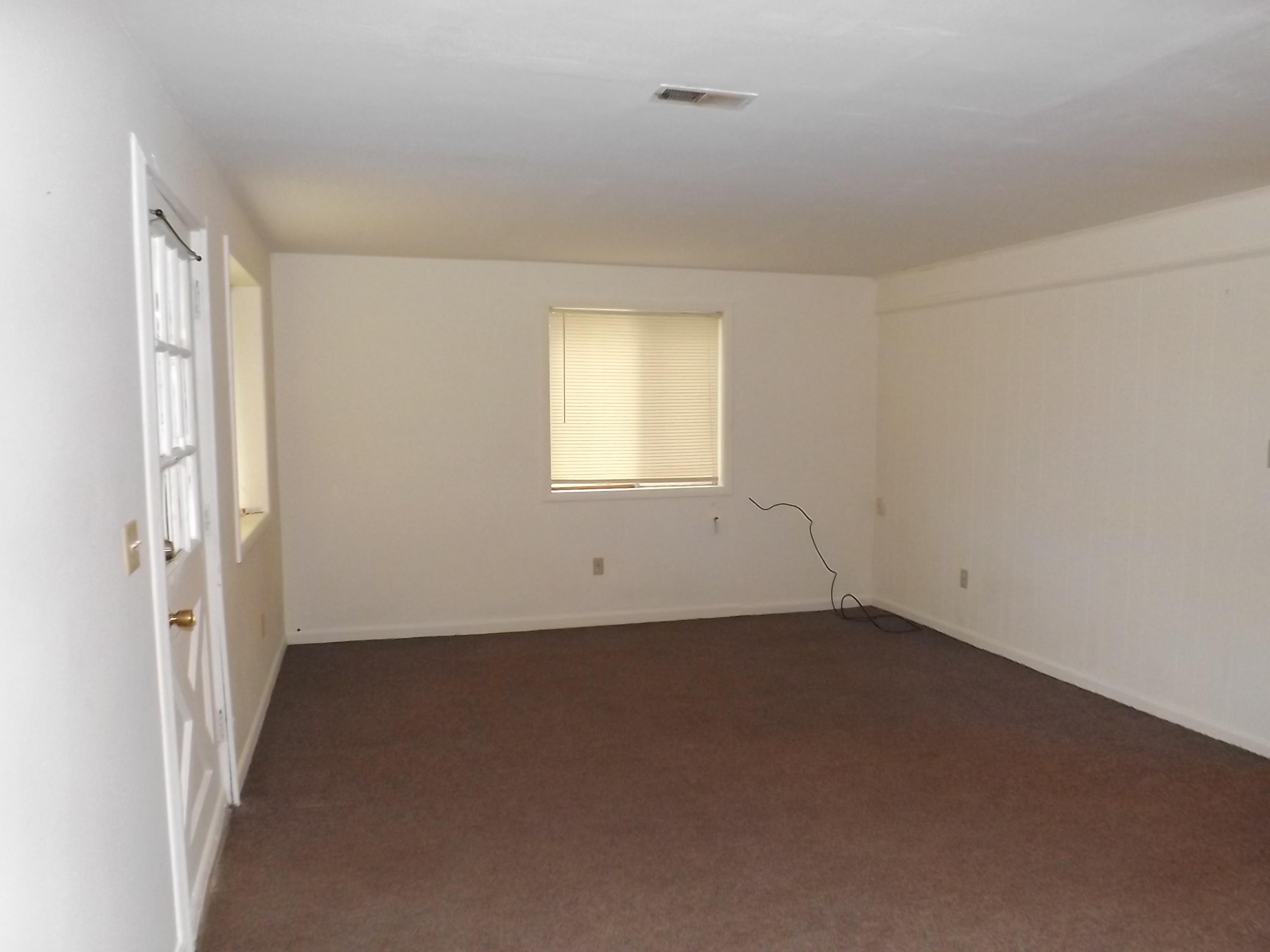 828 Ware Farms Road Spring City, TN 37381 - Photo 6 of 37 living room