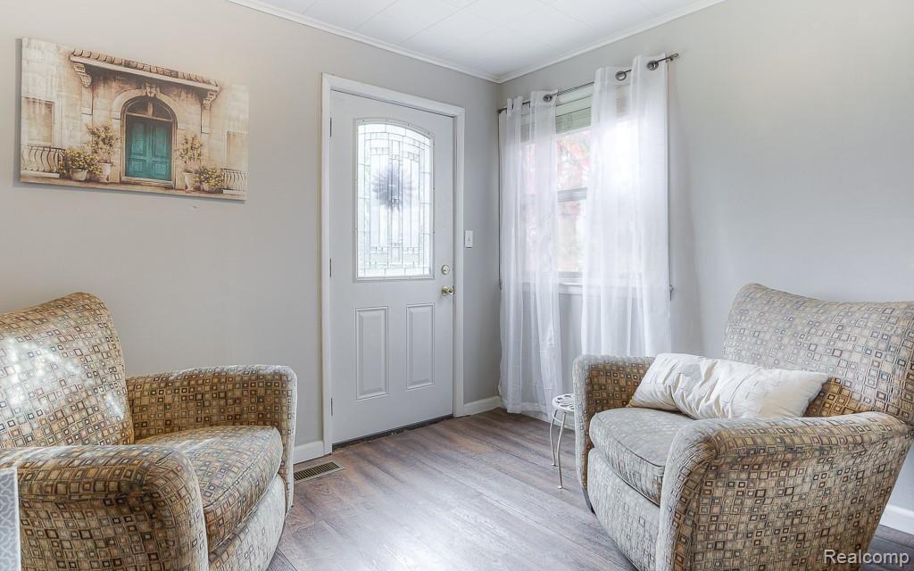 10056 West Iosco Road Fowlerville, MI 48836 - Photo 20 of 29 10056 losco interiors (10).jpg