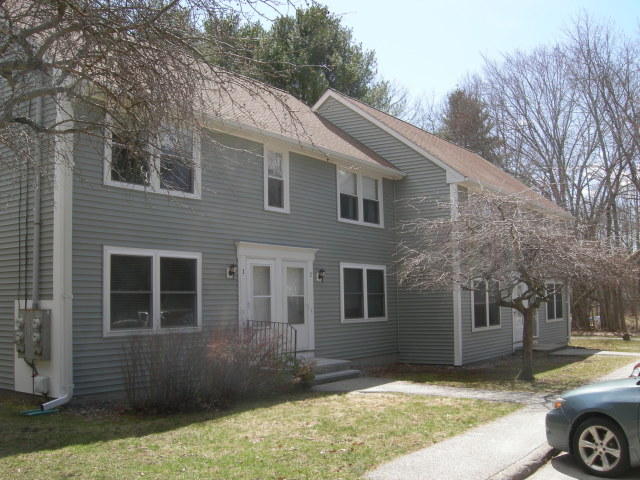60 Brown Street, Unit 3 Kennebunk, ME 04043 - Photo 4 of 11 DSCN1676