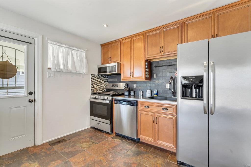 3716 Comstock Drive St. Louis, MO 63125 - Photo 11 of 35