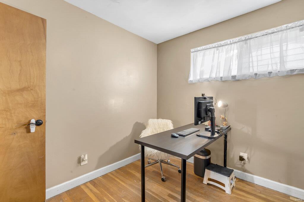 3716 Comstock Drive St. Louis, MO 63125 - Photo 13 of 35