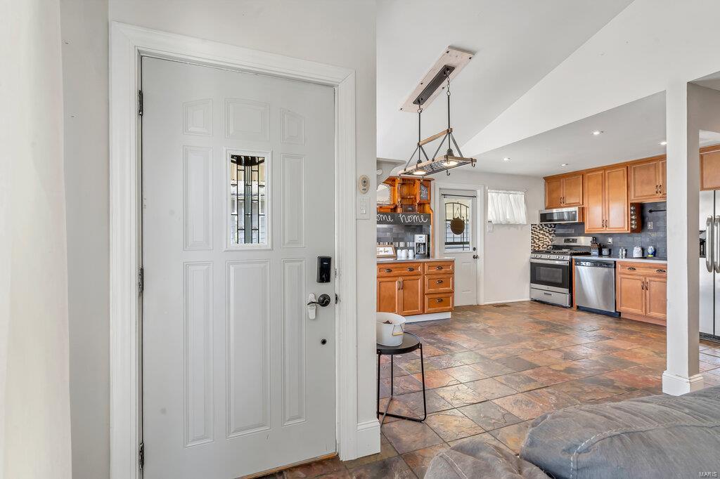 3716 Comstock Drive St. Louis, MO 63125 - Photo 2 of 35