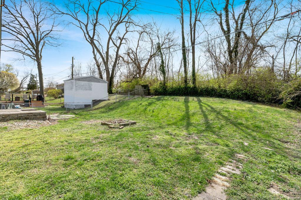 3716 Comstock Drive St. Louis, MO 63125 - Photo 28 of 35