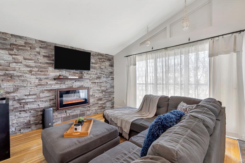 3716 Comstock Drive St. Louis, MO 63125 - Photo 6 of 35