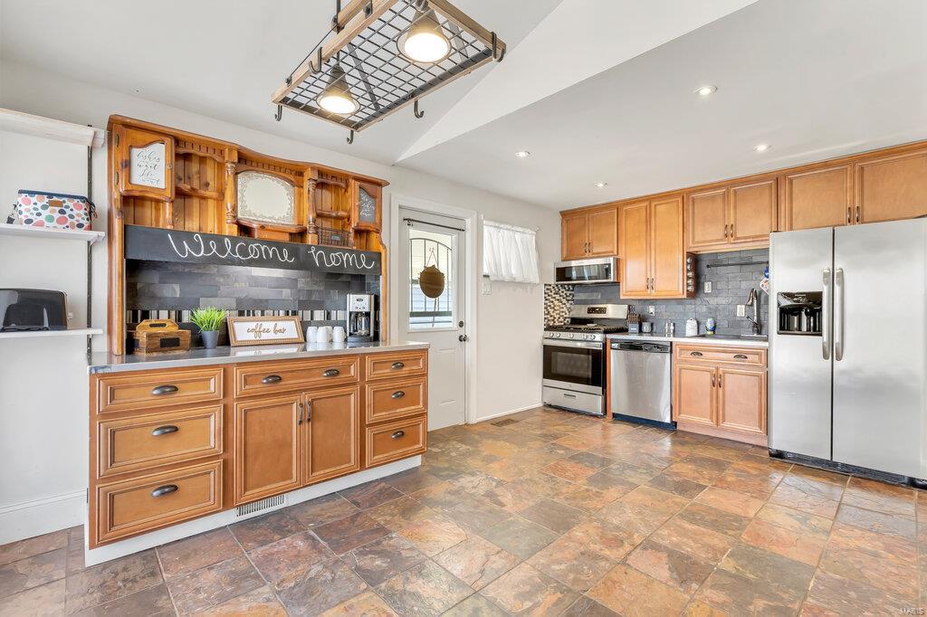 3716 Comstock Drive St. Louis, MO 63125 - Photo 7 of 35