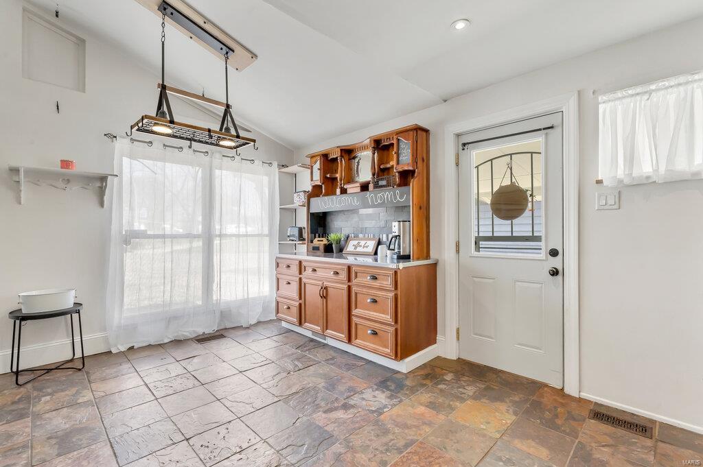 3716 Comstock Drive St. Louis, MO 63125 - Photo 10 of 35