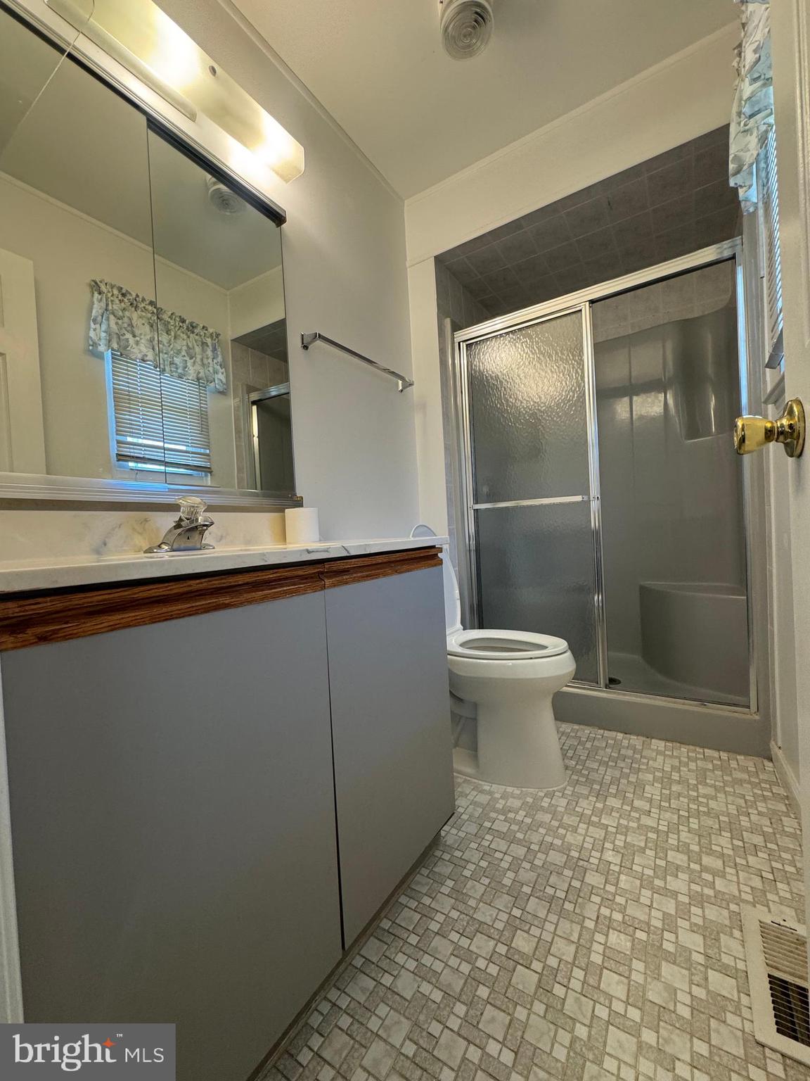 800 Bridgeboro Street Riverside, NJ 08075 - Photo 16 of 21 Bathroom