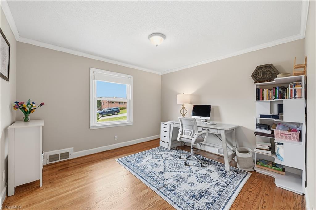 136 Queensbury Road Winston-Salem, NC 27104 - Photo 17 of 26