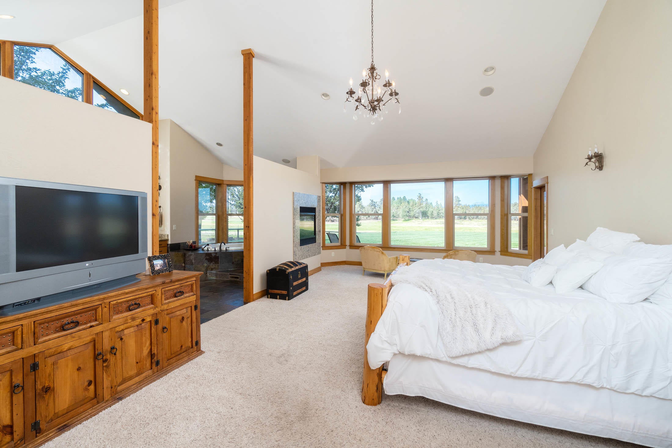 63575 Cricketwood Road Bend, OR 97701 - Photo 13 of 53 10