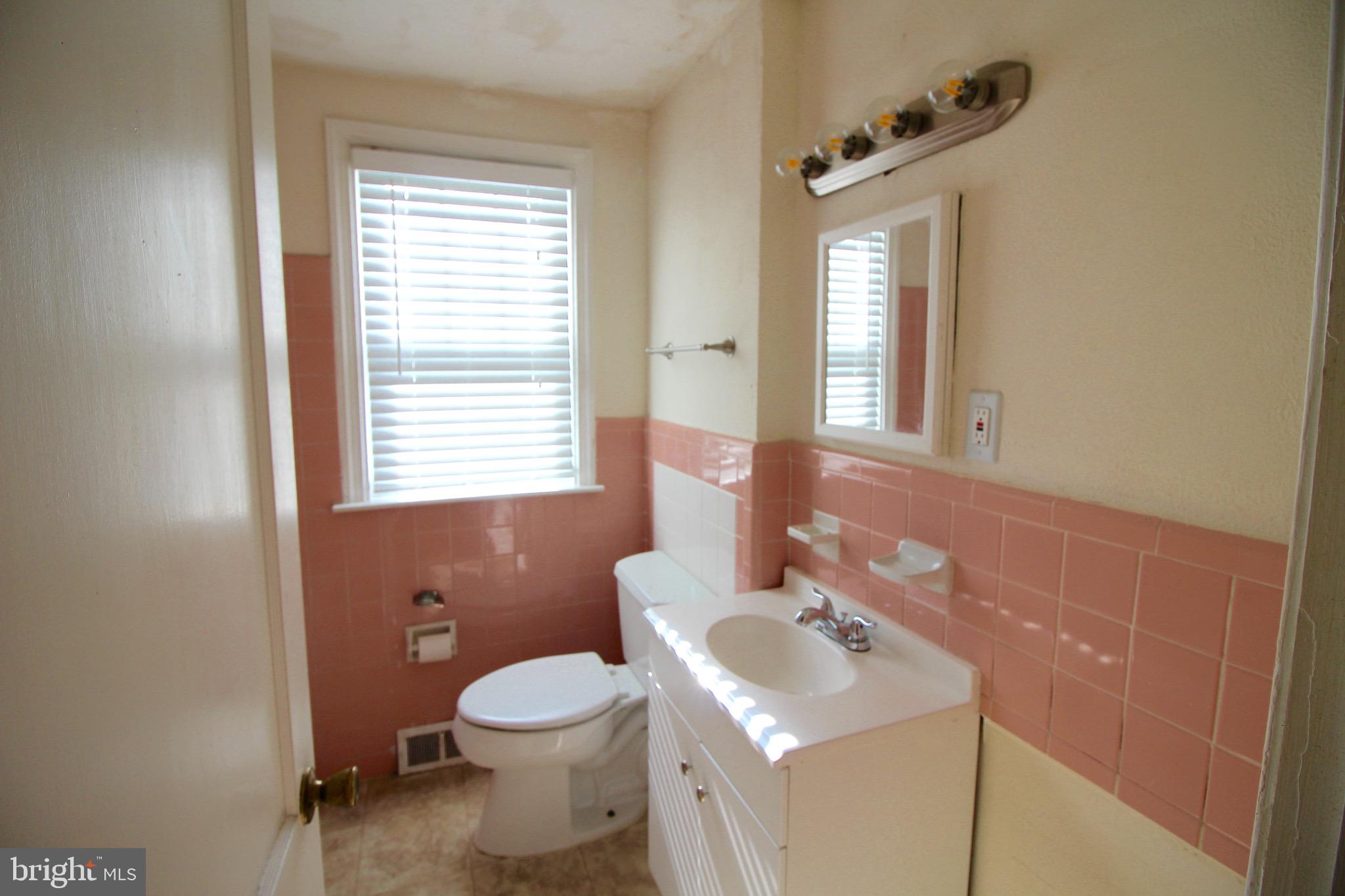 22 Locust Road Morton, PA 19070 - Photo 18 of 30 2nd full bath