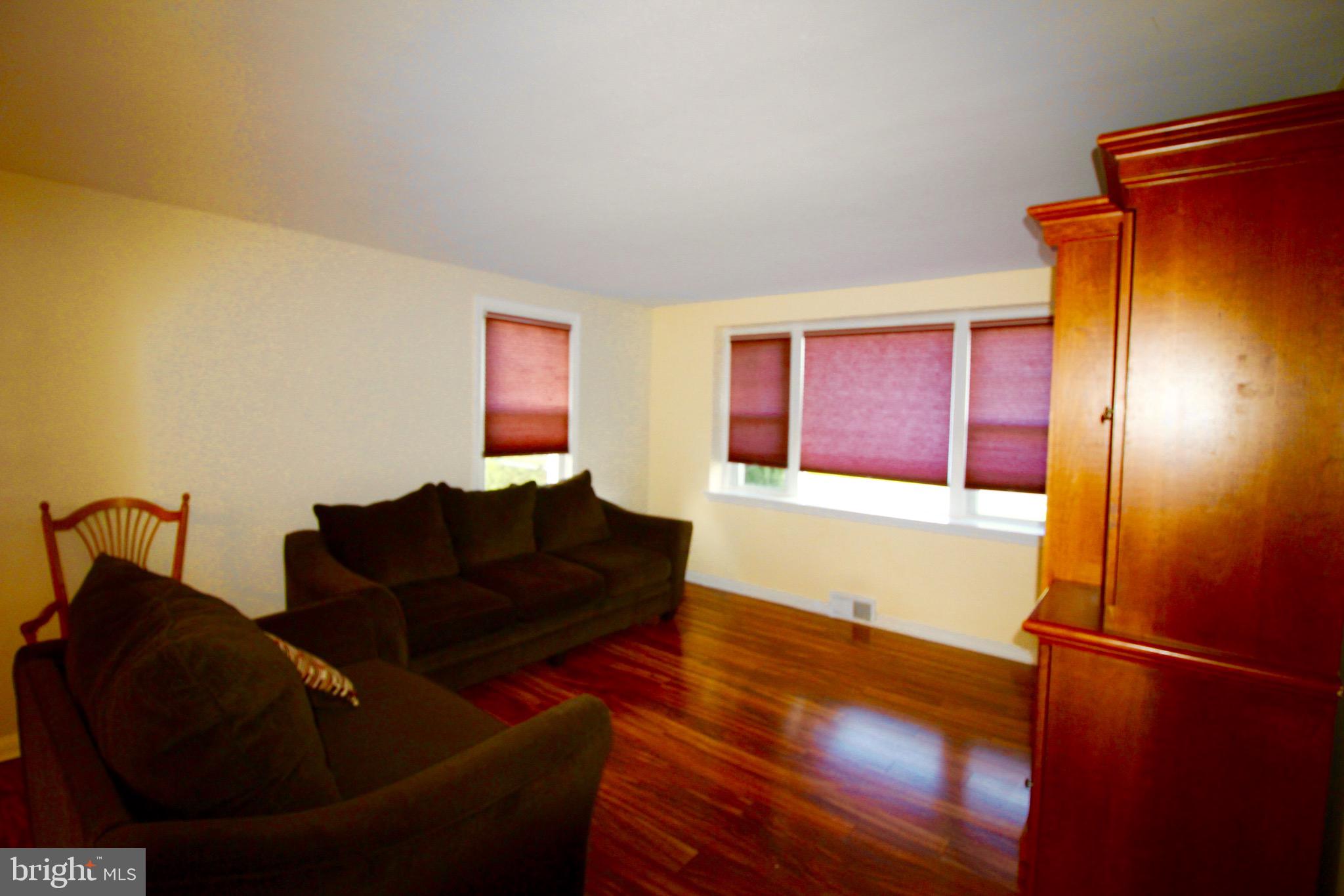22 Locust Road Morton, PA 19070 - Photo 6 of 30 Living Room