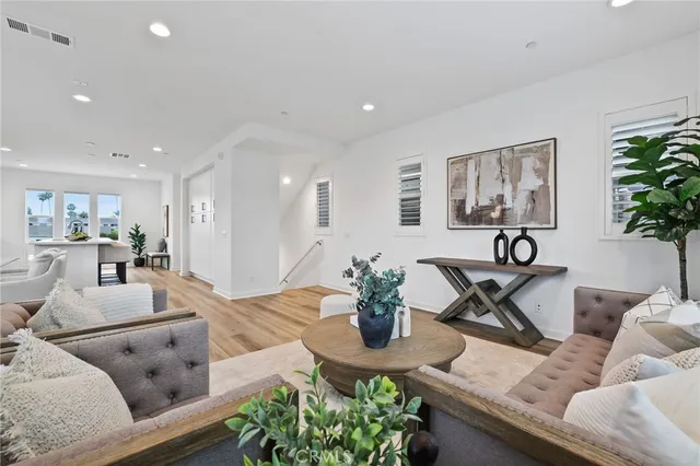 $1,375,000 | 536 Caleigh Lane, Costa Mesa, CA 92627