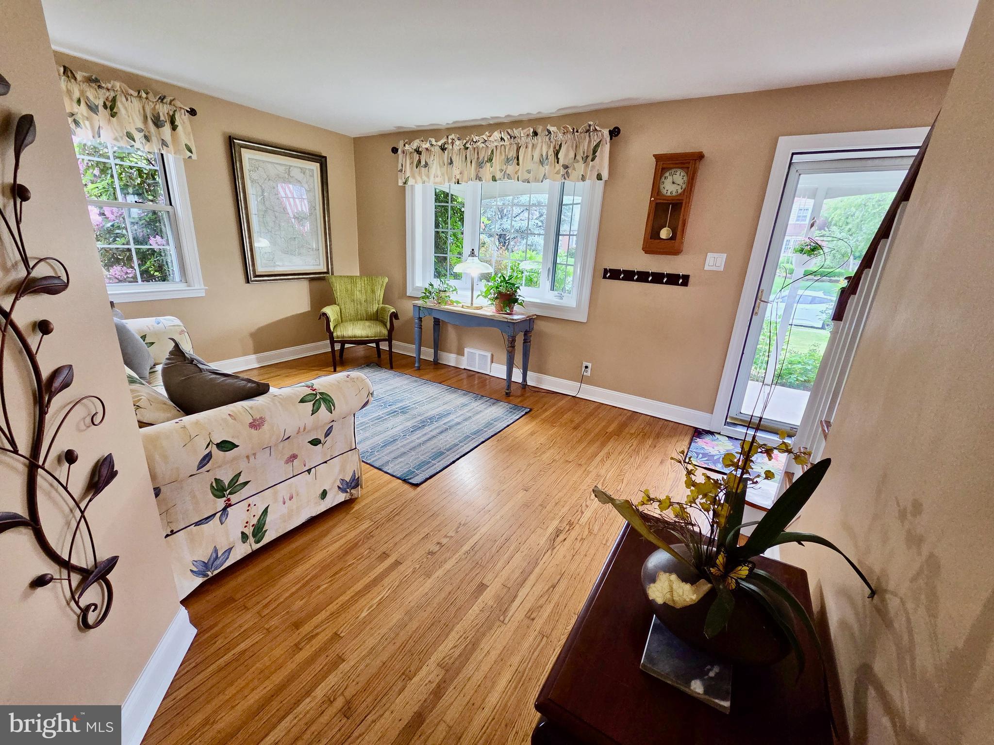 310 Butler Road Springfield, PA 19064 - Photo 6 of 36 Living Room w Bay Window