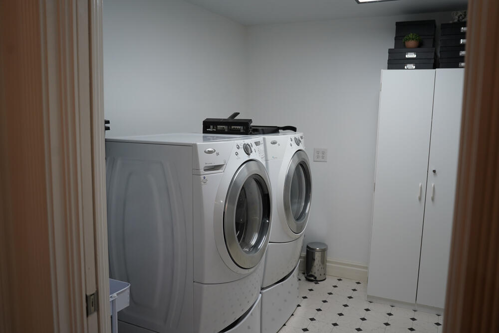 25065 Rock Springs Hollow Road Thebes, IL 62990 - Photo 22 of 50 a utility room with dryer and washer
