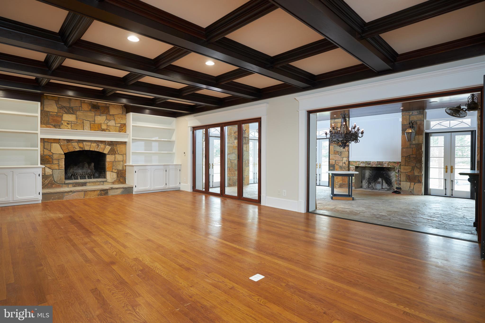 10304 Iron Gate Road Potomac, MD 20854 - Photo 20 of 39 Family Room