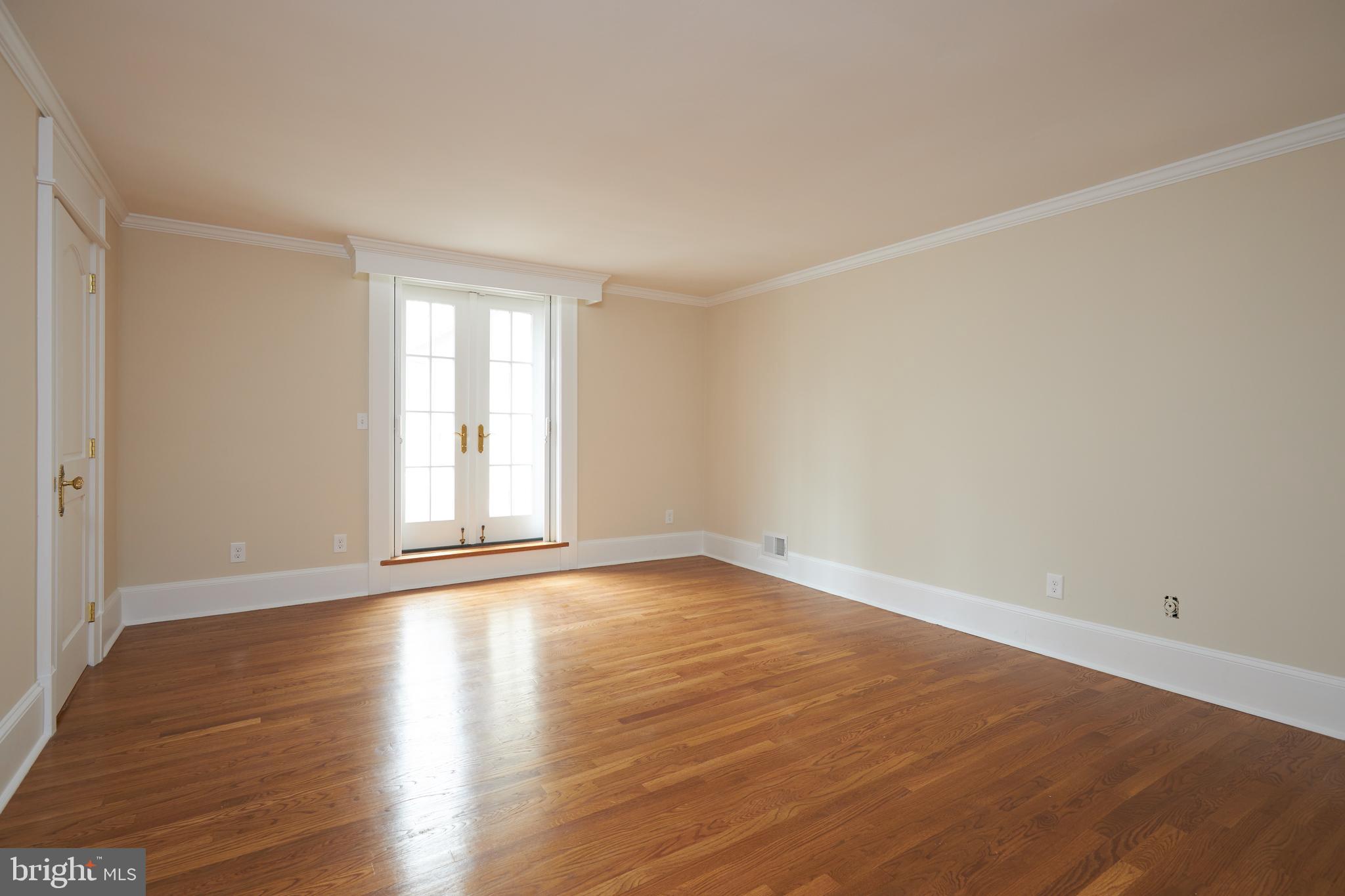 10304 Iron Gate Road Potomac, MD 20854 - Photo 25 of 39 Bedroom #2 with exit to roof top deck