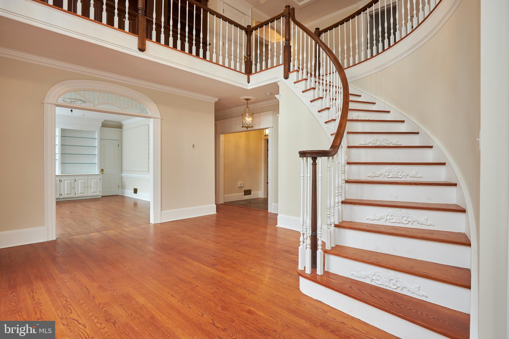 10304 Iron Gate Road Potomac, MD 20854 - Photo 8 of 39 Gallery Image 8
