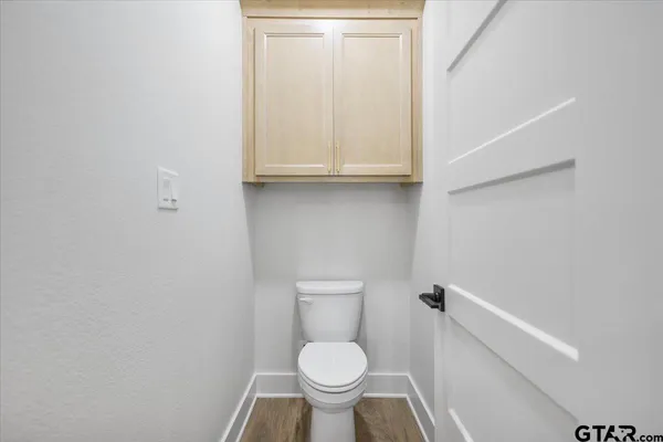 a bathroom with a toilet