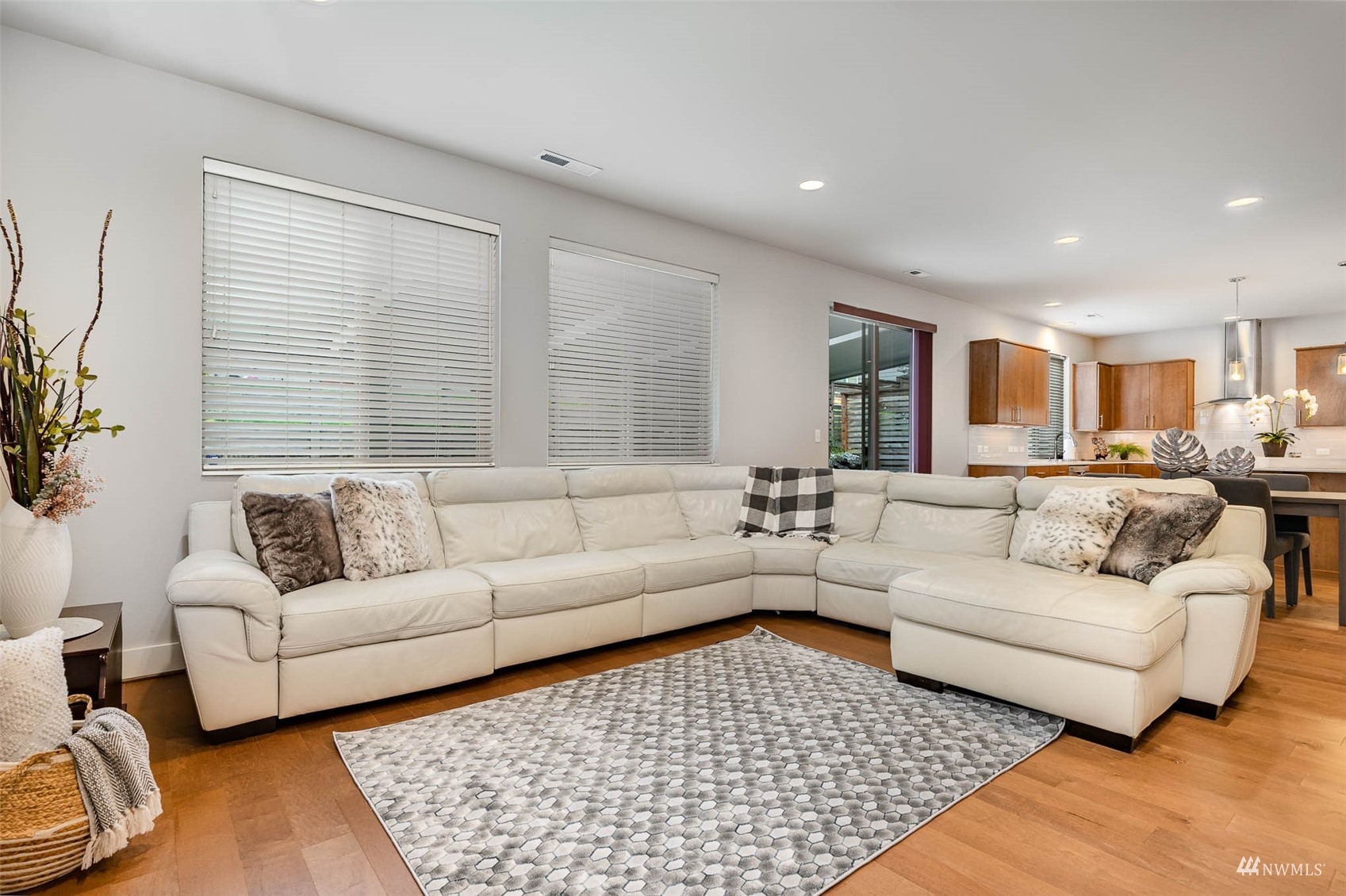 5203 Northeast 12th Street Renton, WA 98059 - Photo 6 of 31