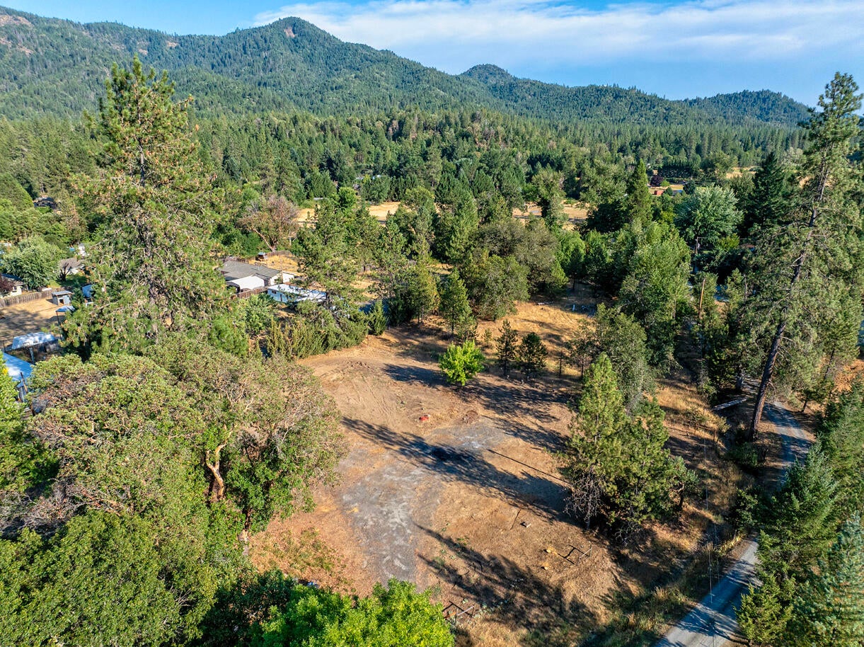 8448 East Evans Creek Road Rogue River, OR 97537 - Photo 11 of 17 DJI_20250718184517_0346_D copy