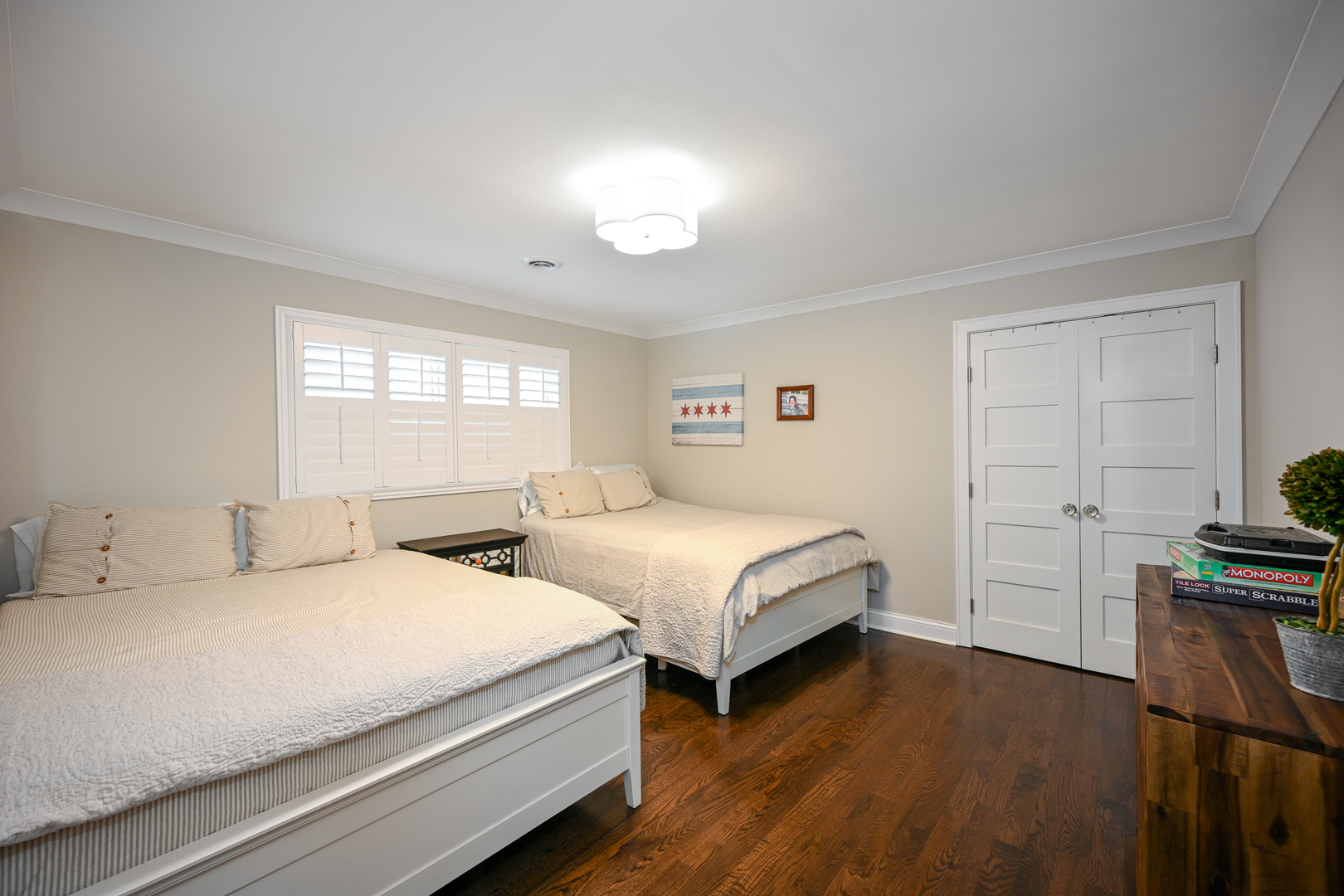 530 Anthony Street, Unit 530 Glen Ellyn, IL 60137 - Photo 15 of 25 a bedroom with two beds and a closet