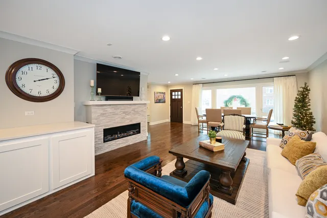 $1,075,000 | 530 Anthony Street, Unit 530, Glen Ellyn, IL 60137