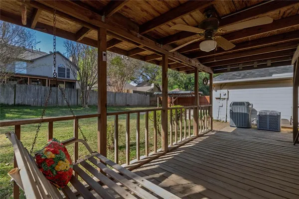a view of a house with backyard and trees