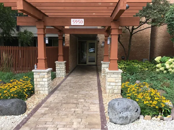 $1,593 | 5950 Oakwood Drive, Unit 2G, Lisle, IL 60532