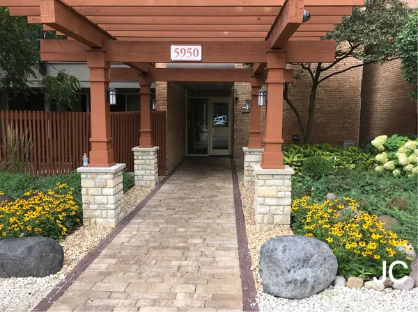 $1,593 | 5950 Oakwood Drive, Unit 2G, Lisle, IL 60532