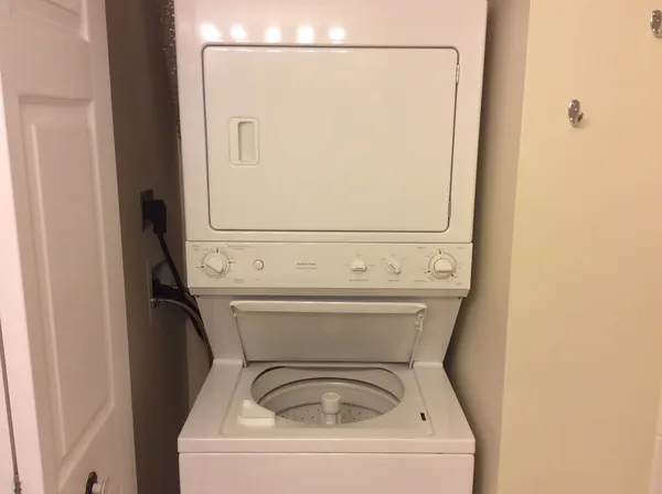 $1,593 | 5950 Oakwood Drive, Unit 2G, Lisle, IL 60532