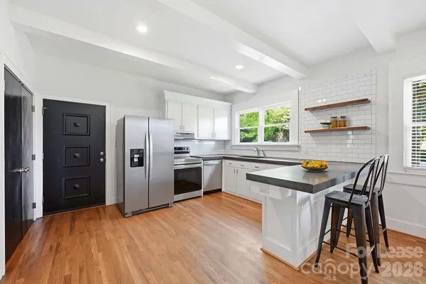 $2,100 | 335 East Sumner Street, Lincolnton, NC 28092