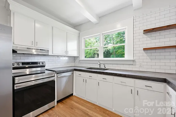 $2,100 | 335 East Sumner Street, Lincolnton, NC 28092