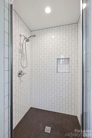 $2,100 | 335 East Sumner Street, Lincolnton, NC 28092