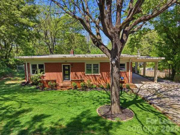 $2,100 | 335 East Sumner Street, Lincolnton, NC 28092