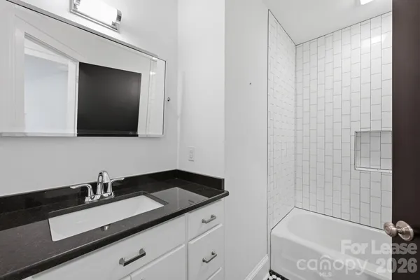 $2,100 | 335 East Sumner Street, Lincolnton, NC 28092