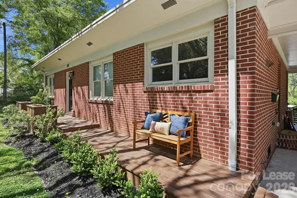 $2,100 | 335 East Sumner Street, Lincolnton, NC 28092